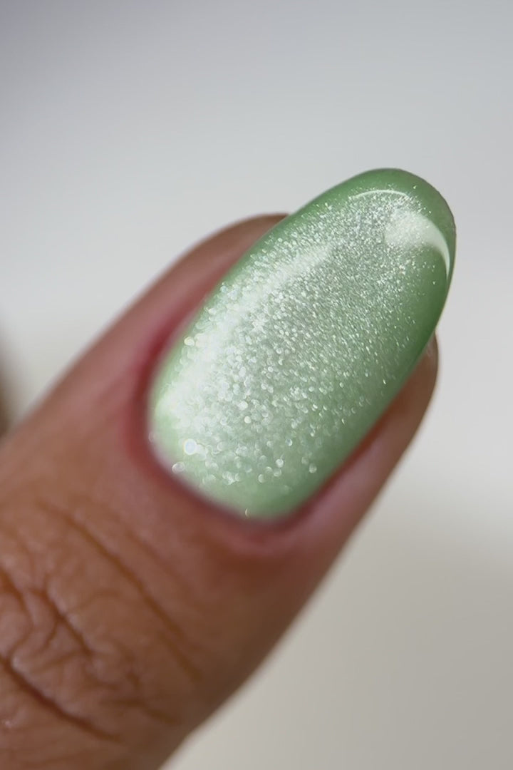 Aurora Sky Cat Eye · 337